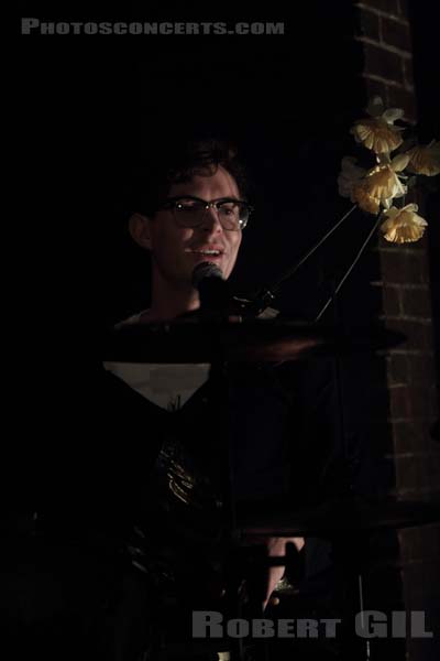 THE VICTORIAN ENGLISH GENTLEMENS CLUB - 2010-10-31 - PARIS - La Maroquinerie - 